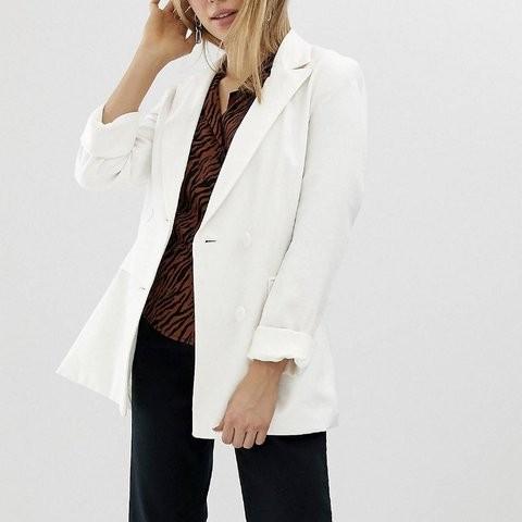 Bershka white blazer, Women's Fashion, Coats, Jackets and Outerwear on  Carousell