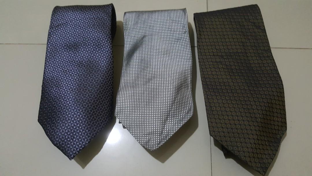 branded neckties setE (Category: Ties) located in Pasig City. Submitted by value_picks (Listing ID 247286777, Image 1). Description: branded ties for p199 each or take all as bundle for p499. all in good condition, some with tags some have none (see pics). no damage or stains..
