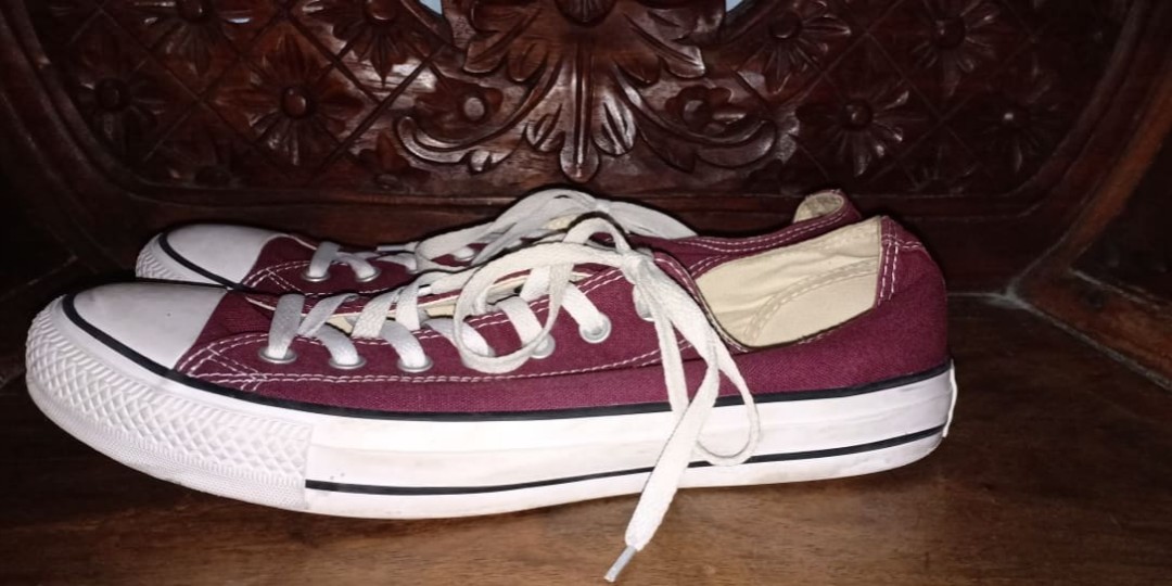 burgundy color converse