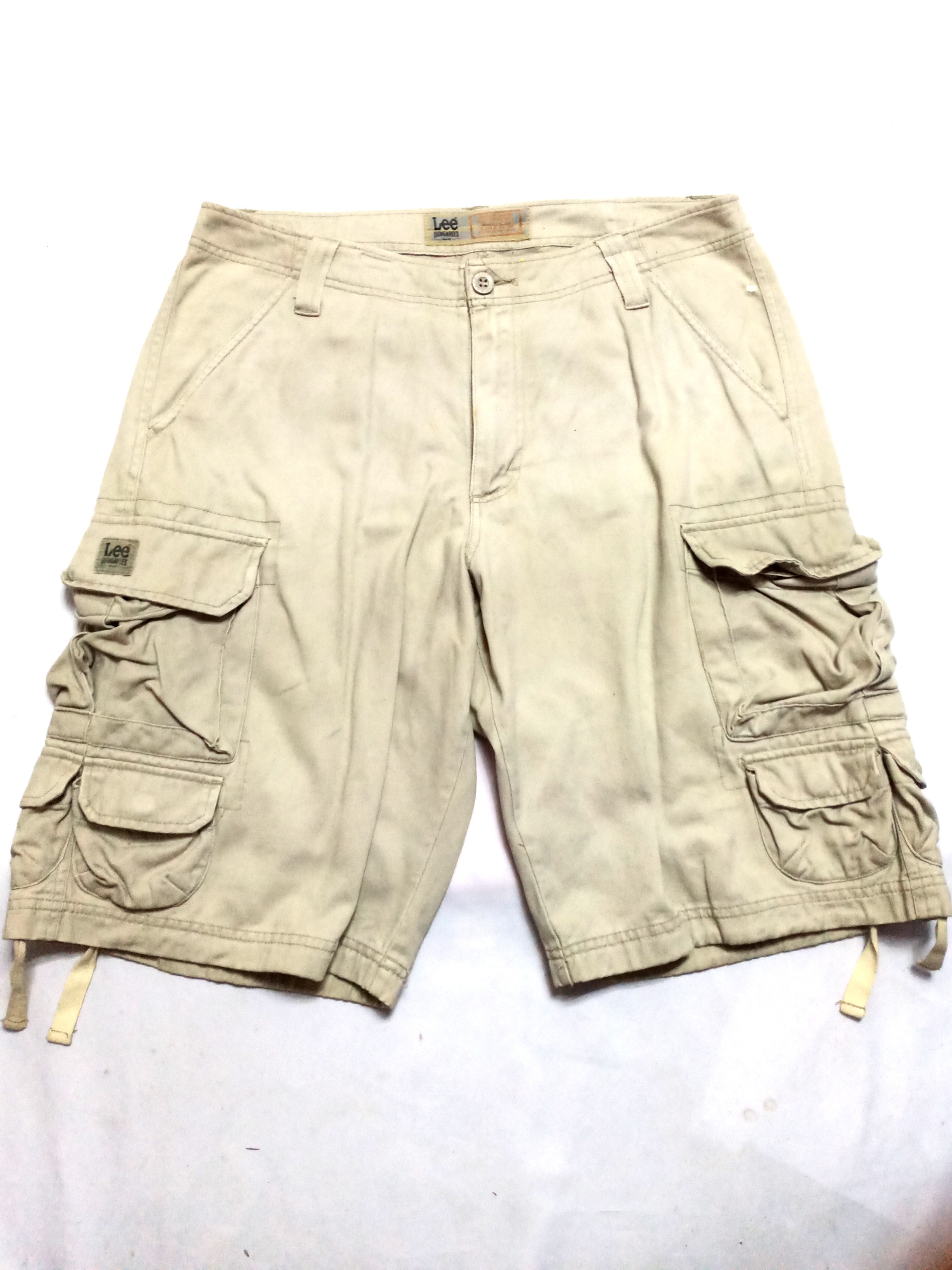 Lee Dungarees cargo shorts 35, Men's Fashion, Bottoms, Trousers on Carousell