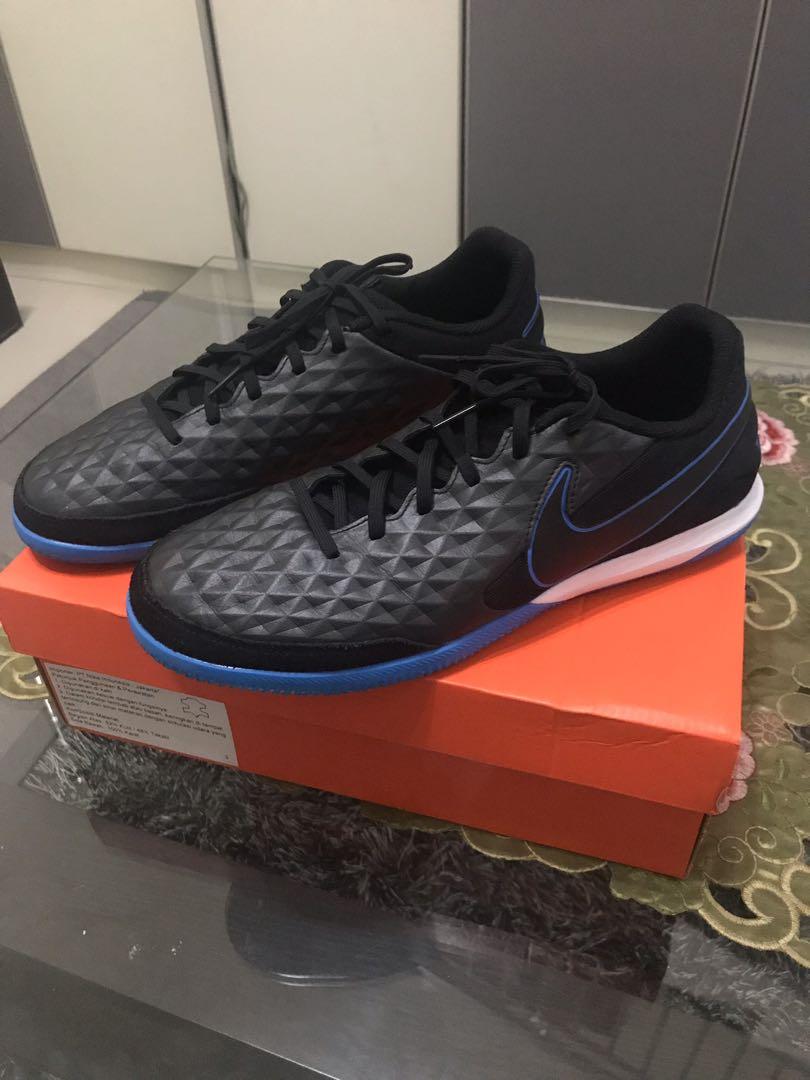 Sepatu Futsal Nike Tiempo Legend 8 Academy Ic Olah Raga Perlengkapan Olahraga Lainnya Di Carousell