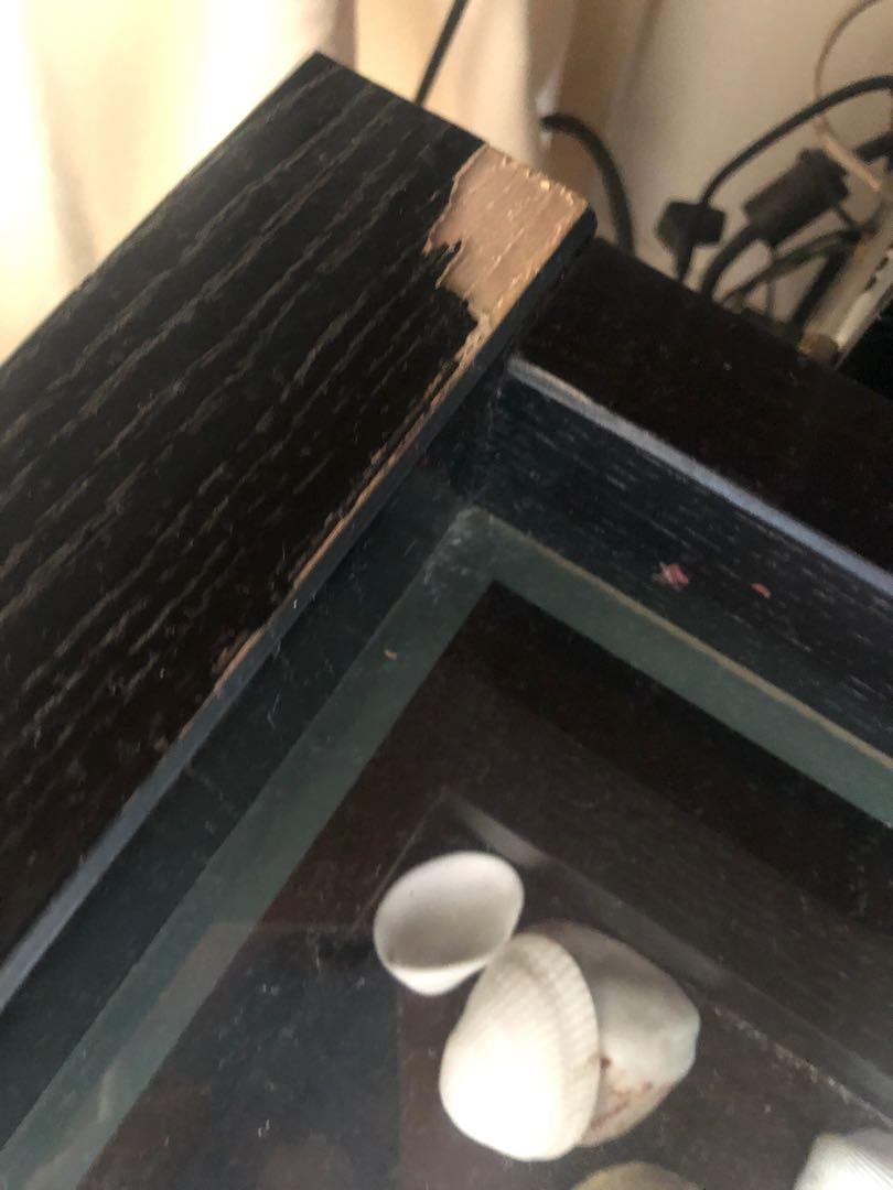 Bedside table （分類：桌子）位於 Hong Kong。 由 soiris 提交（商品編號 247473520，圖片 3）。簡介： As it is Chest of drawers can be used as bedside table Has a chip on the side of its top 。