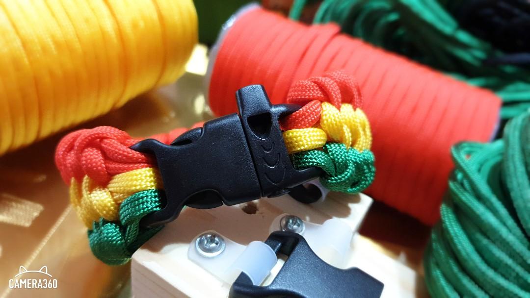 Mated snake knot paracord bracelet top