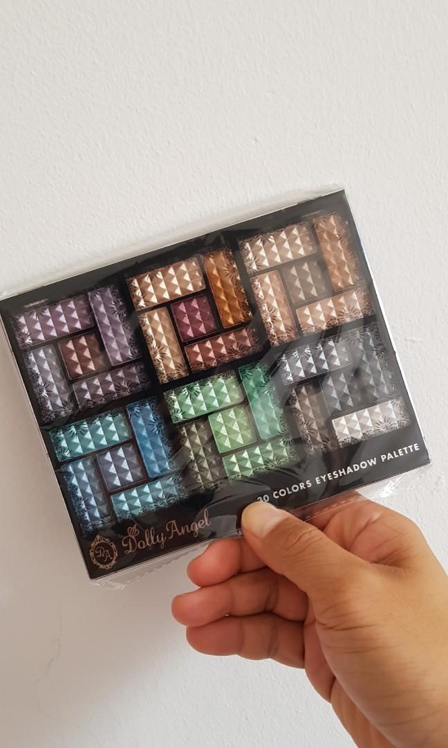 Dolly Angel 30 colour eyeshadow palette, Beauty & Personal Care, Face