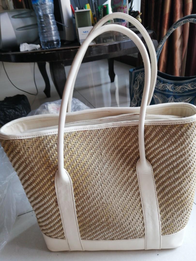 Gendhis bag on Carousell