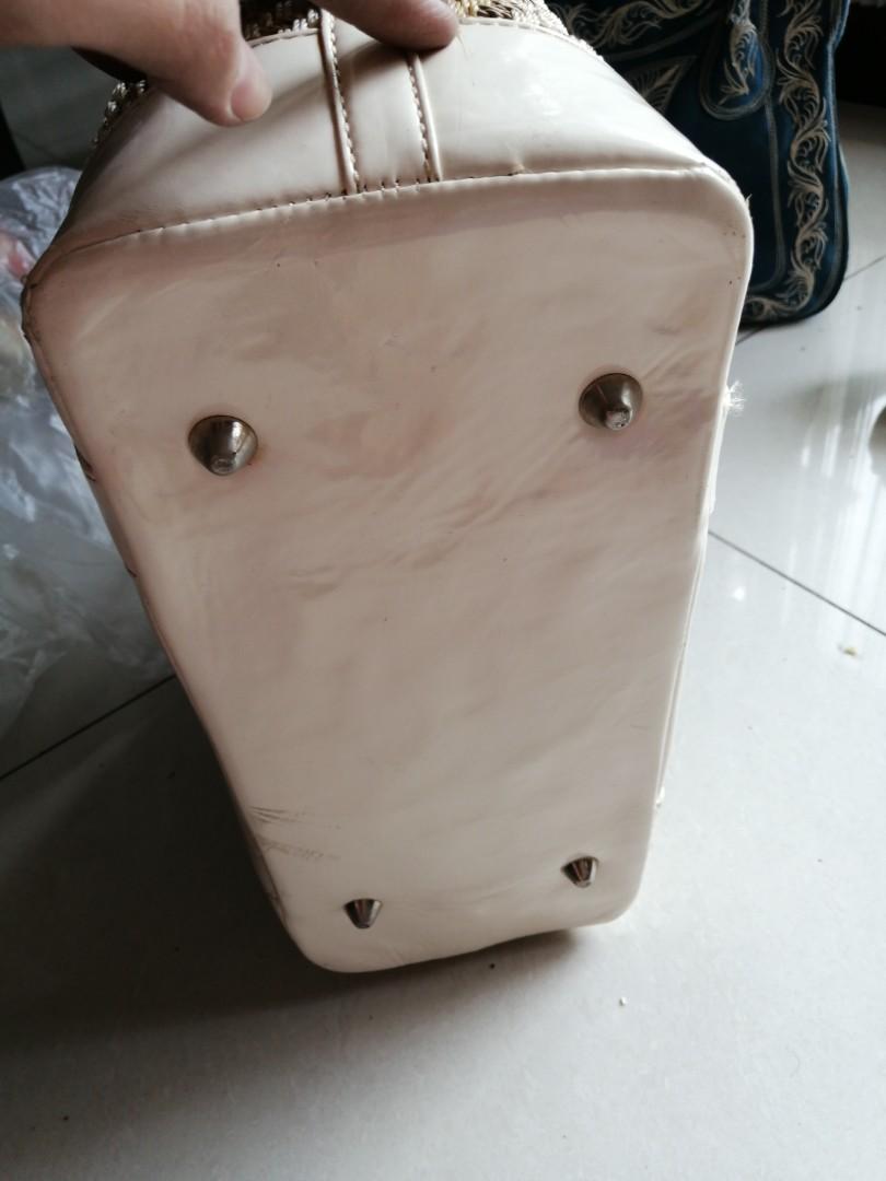 Gendhis bag on Carousell