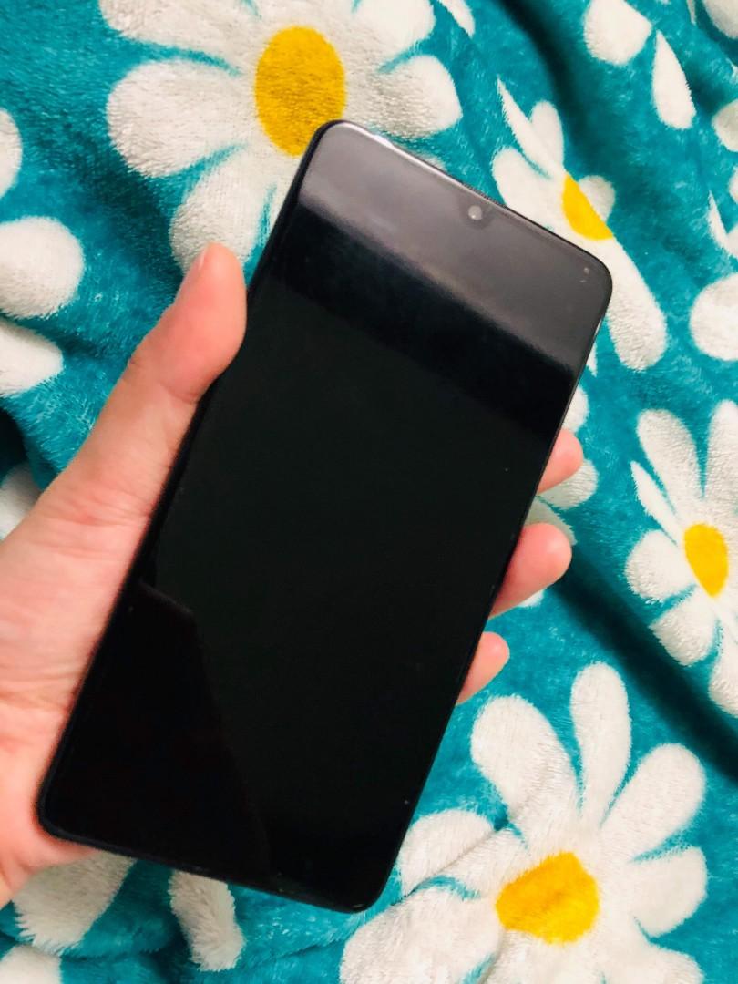 Huawei Mate 20 (Category: Huawei) located in Quezon City. Submitted by louisefirmalino (Listing ID 247545865, Image 1). Description: Huawei Mate 20 for sale! -98% in good condition. -with screen protector since day1. -includes box, original fast charger, -open for swap too. -swap po sa iphone x. Or huawei mate 20 pro. Add ako cash. 😊.