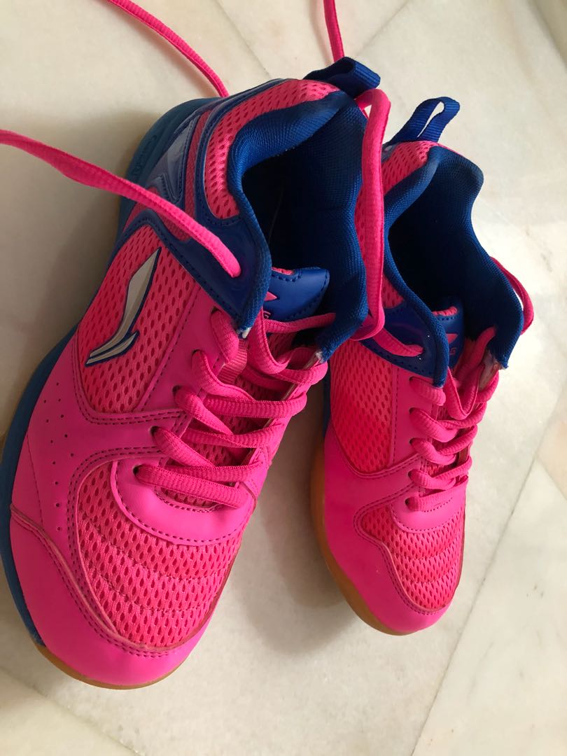 Lining Court / Badminton Shoes US5, Sports Equipment, Sports & Games