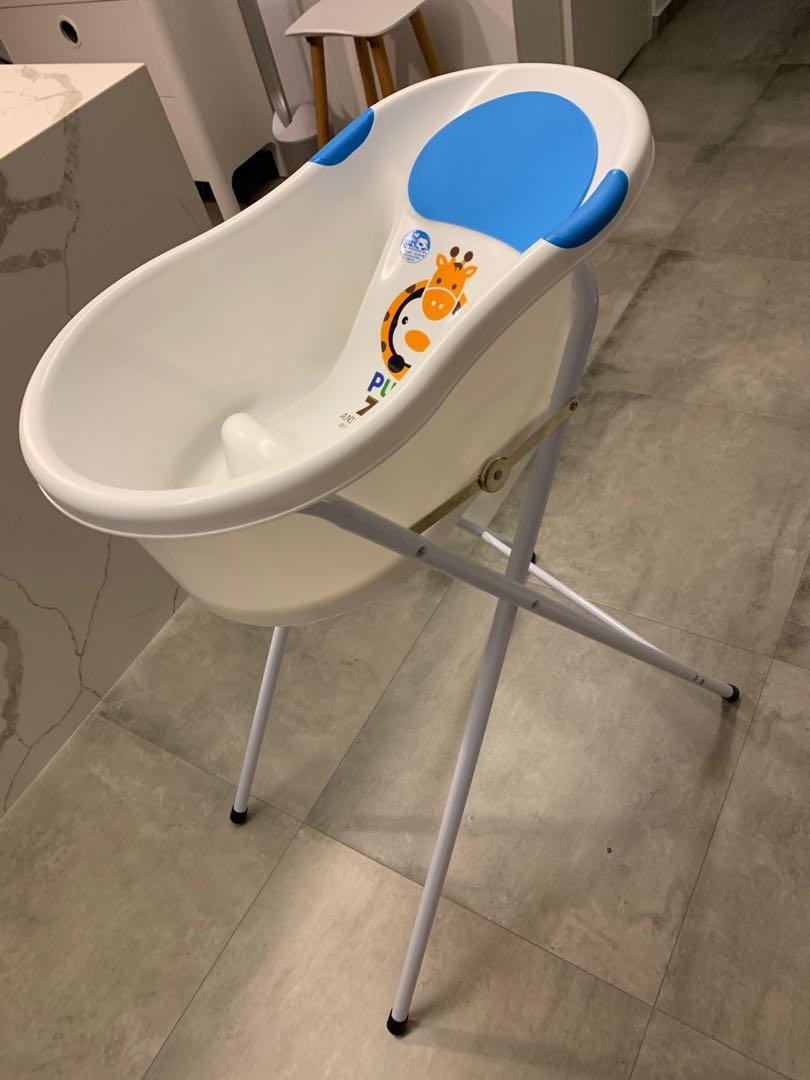 Lucky baby bath deals tub with stand