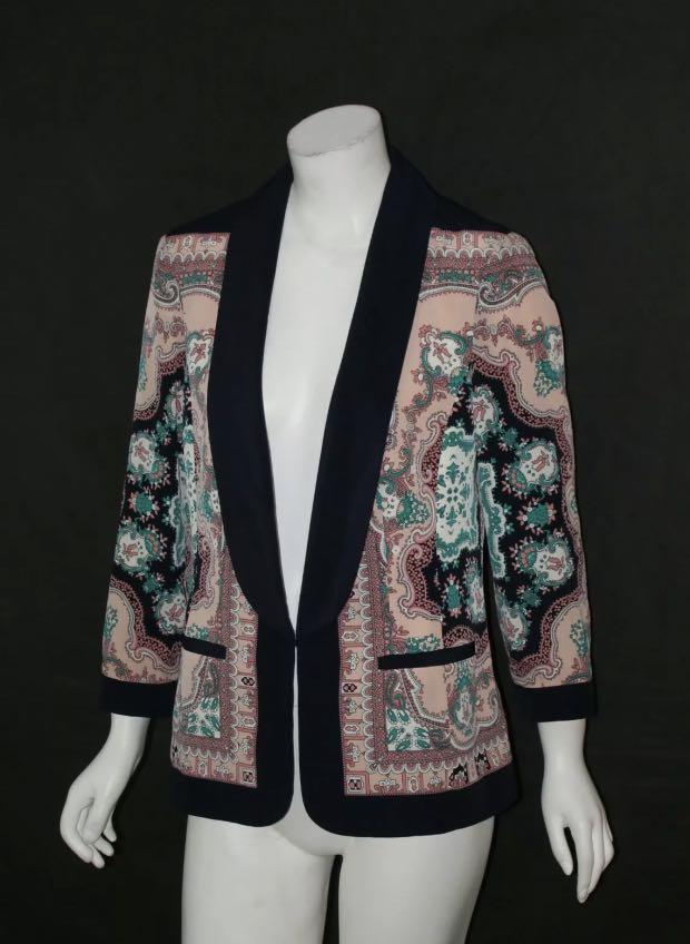 MARKS & SPENCER WOMAN PRINTED BLAZER (Category: Coats, Jackets and Outerwear) located in Quezon City. Submitted by kweenkc (Listing ID 247354050, Image 2). Description: Size: UK 10 polyester Armpit: 18 Length: 24.5 FIXED PRICE. NO HAGGLING. Please remember that I AM UNABLE TO MAKE ANY GUARANTEES regarding the FUTURE longevity of this item. RETURNS POLICY Immediately inspect your parcel upon receipt. Returns are allowed only in cases of undisclose