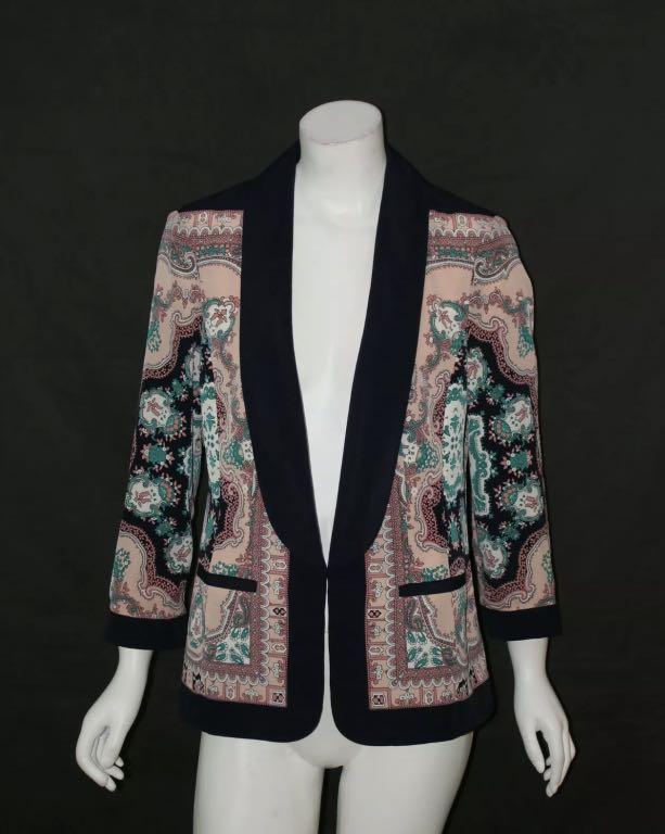MARKS & SPENCER WOMAN PRINTED BLAZER (Category: Coats, Jackets and Outerwear) located in Quezon City. Submitted by kweenkc (Listing ID 247354050, Image 1). Description: Size: UK 10 polyester Armpit: 18 Length: 24.5 FIXED PRICE. NO HAGGLING. Please remember that I AM UNABLE TO MAKE ANY GUARANTEES regarding the FUTURE longevity of this item. RETURNS POLICY Immediately inspect your parcel upon receipt. Returns are allowed only in cases of undisclose