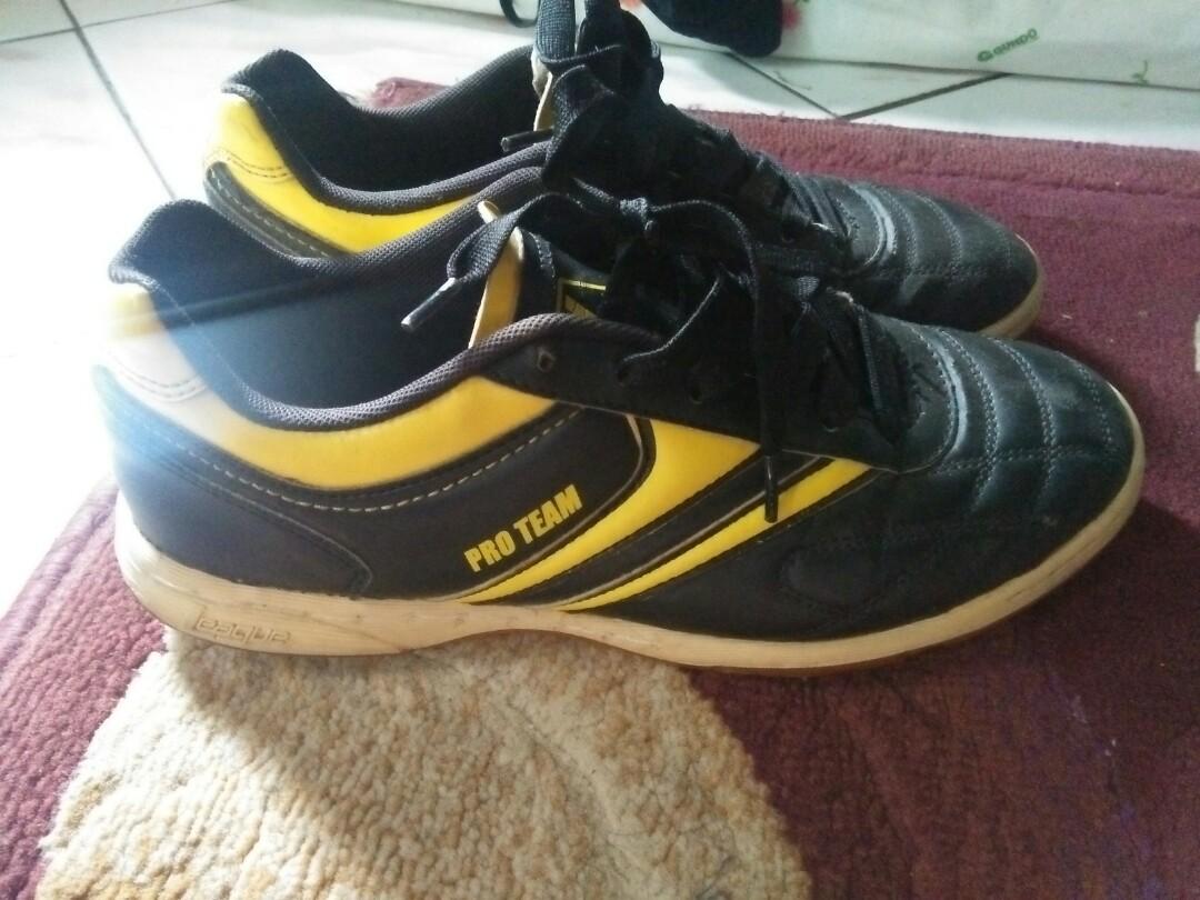 league futsal shoes