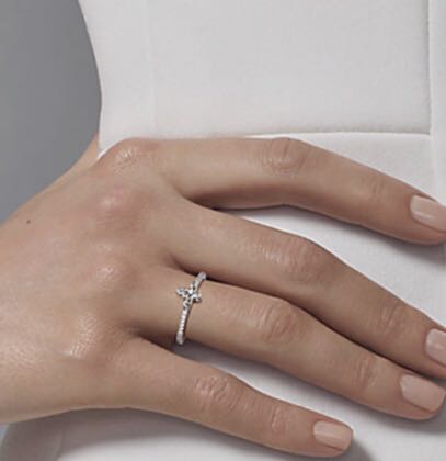 Tiffany and Co Fleur De Lis ring. Size 