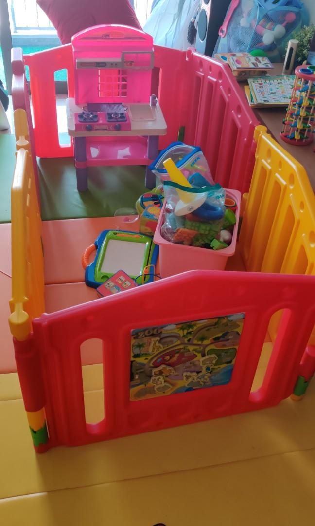 6panel Play Yard (inclusive of Winnie Pooh mat), Hobbies & Toys, Toys