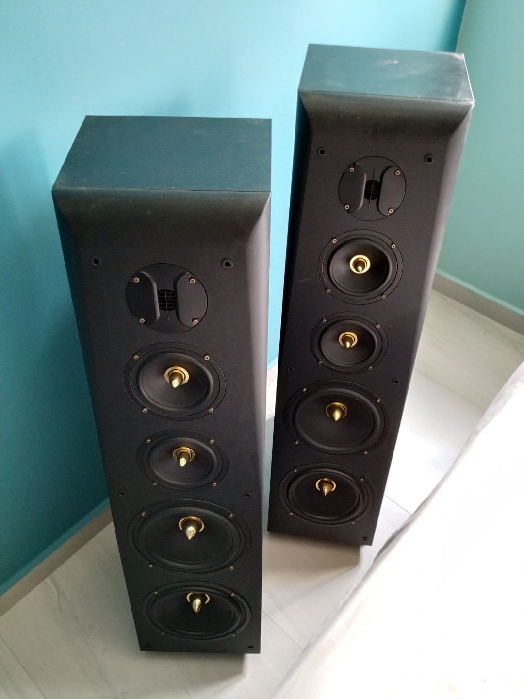 VAV 3way Floorstanding Speakers in working condition, Audio, Soundbars
