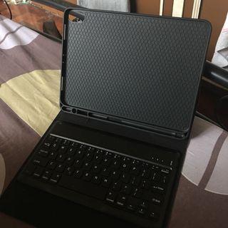 IPAD PRO 10.5 Case with attached bluetooth Keyboard