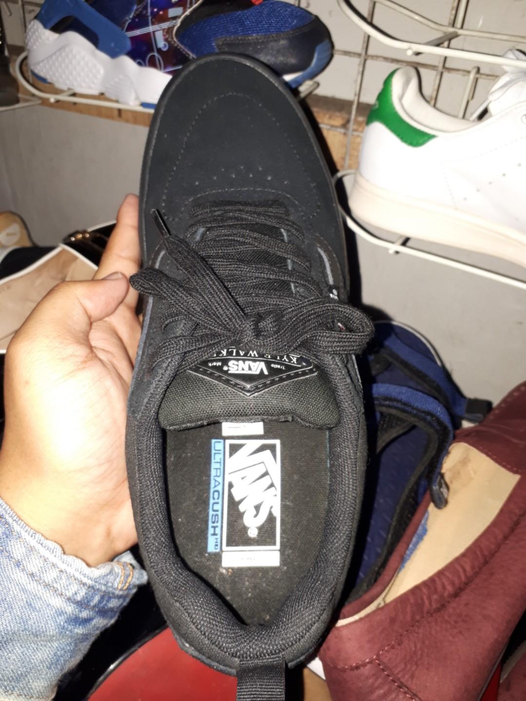 721454 Men s Vans Skate Pro Black