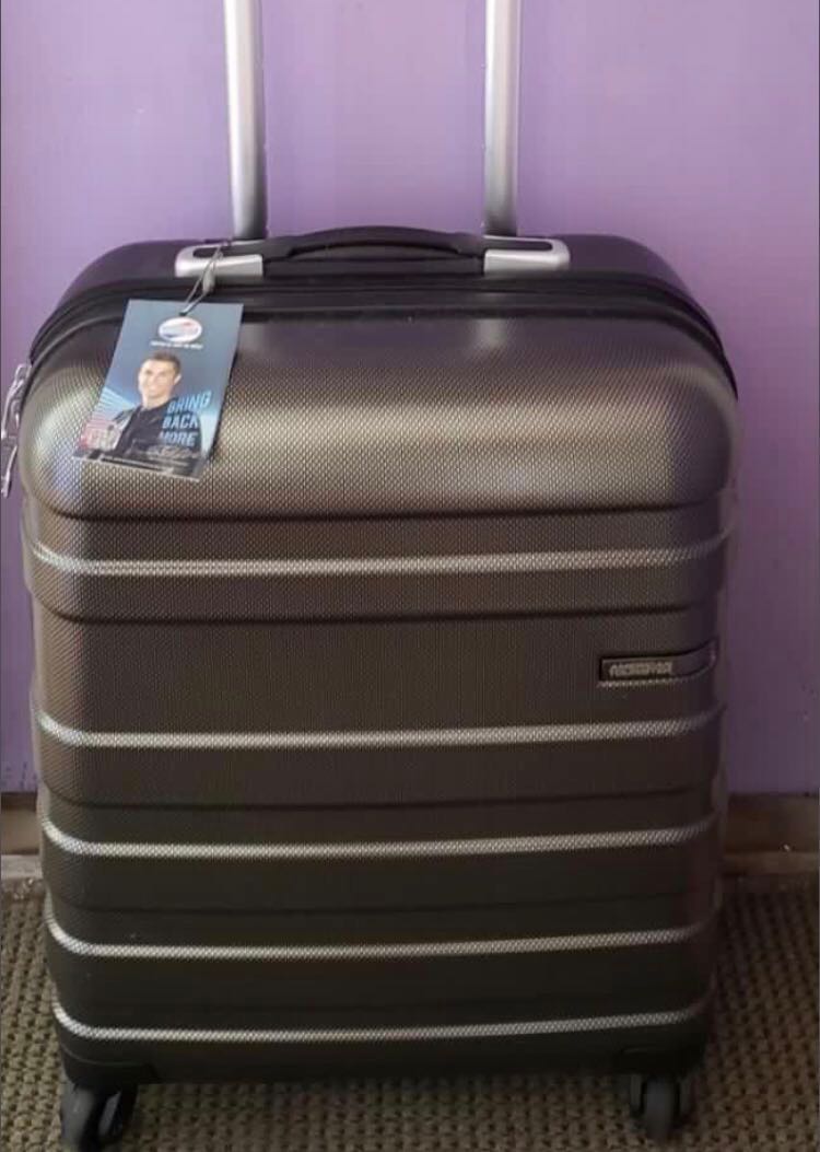 American tourister hs clearance mv+ deluxe spinner 50cm