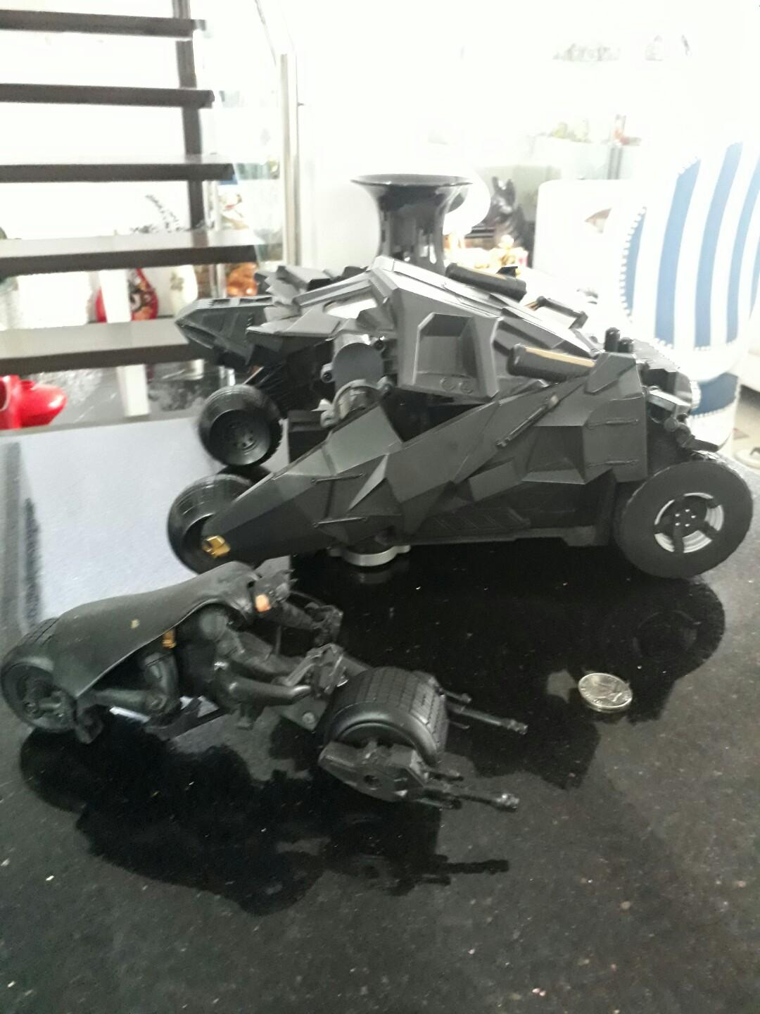 BATMAN COLLECTIBLE SET (Category: Figurines & Statues) located in Quezon City. Submitted by apsph (Listing ID 247602637, Image 1). Description: Last price posted No more box. MOP: Metrobank, LBC, GCash, BDO Courier: LBC, Lalamove, Grab.