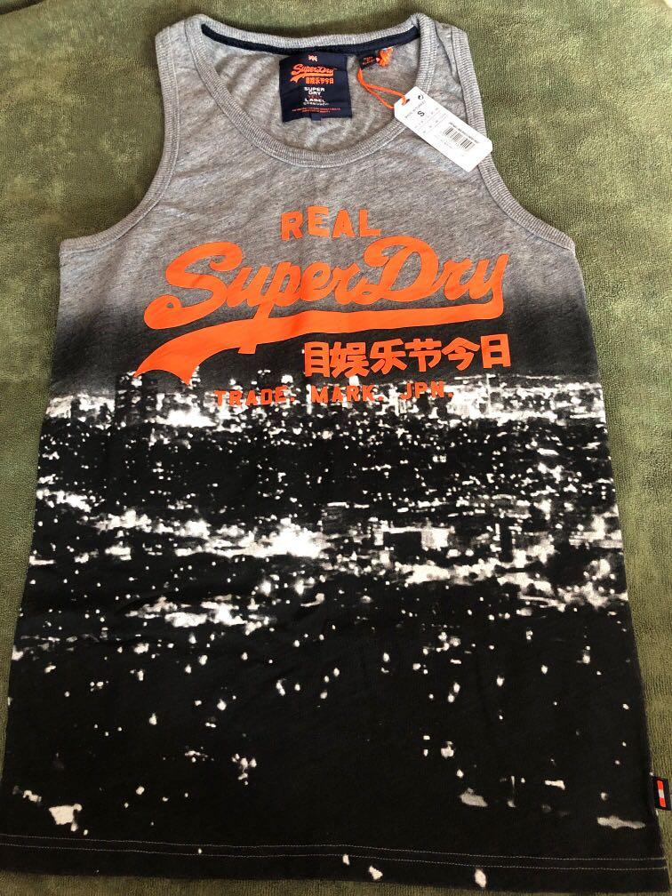Metalen lijn ketting spanning Brand new Superdry singlet for sale, Men's Fashion, Tops & Sets, Tshirts &  Polo Shirts on Carousell
