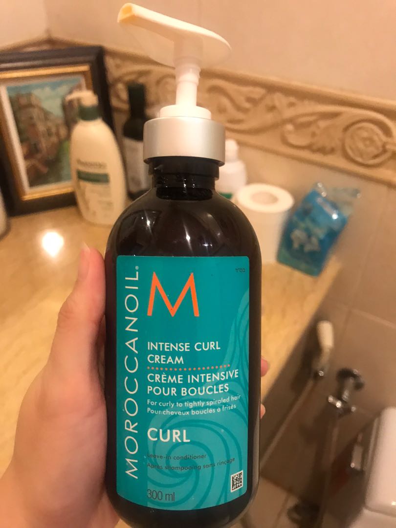 Moroccan Oil- Intense Curl Cream, Kesehatan & Kecantikan, Perawatan Rambut  di Carousell