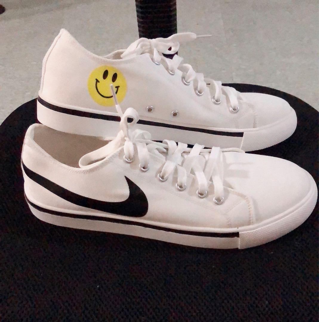 Nike blazer low canvas smiley, Men's Fashion, Footwear, Sneakers on  Carousell