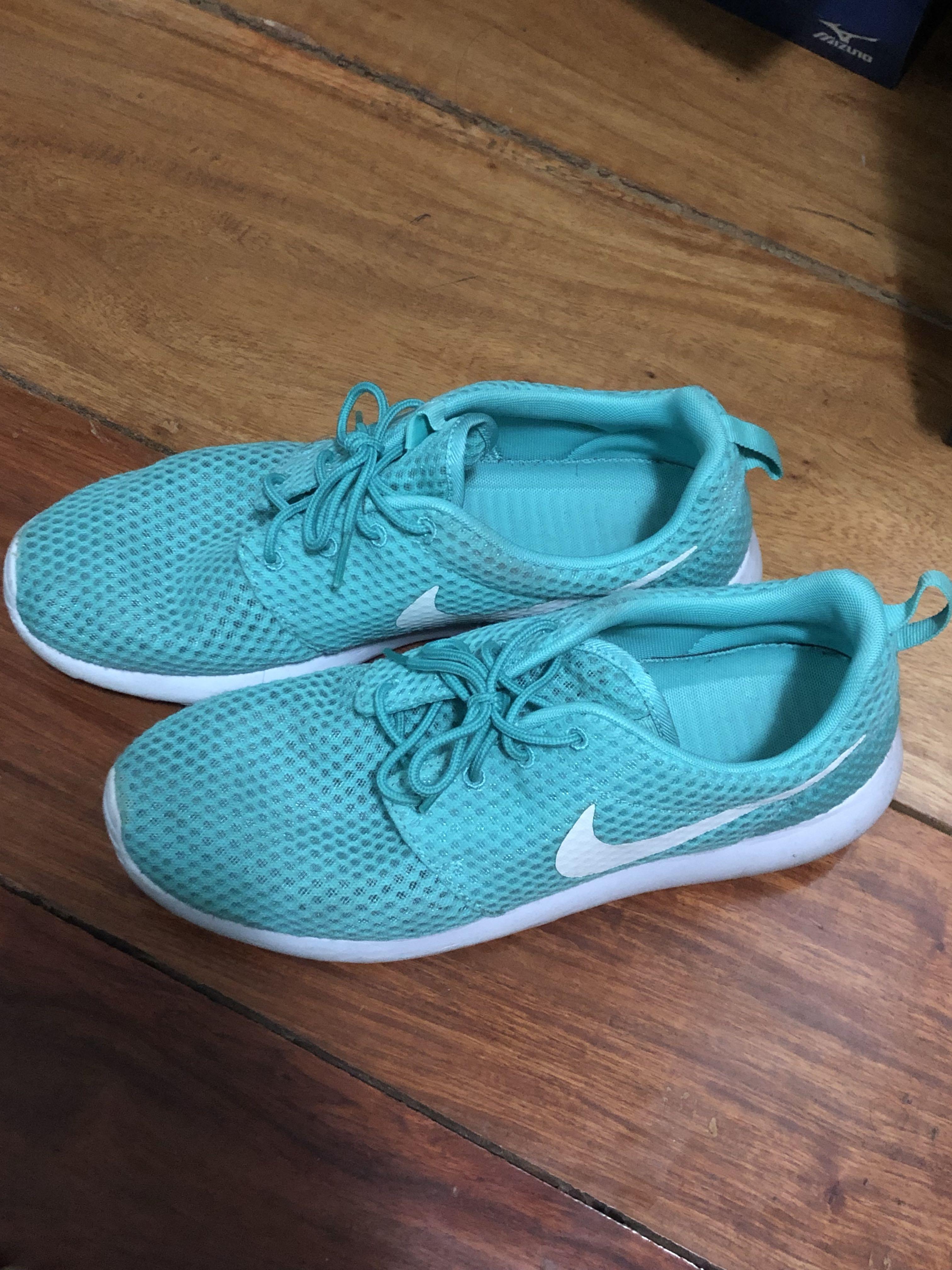 nike roshe mint green