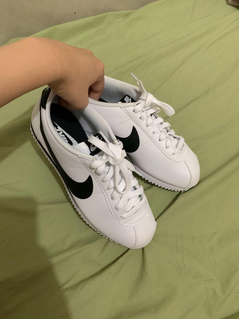 Original Nike Cortez (Category: Sneakers) located in Quezon City. Submitted by kellysht (Listing ID 247657411, Image 2). Description: From 🇨🇦 RFS too small for me No box.