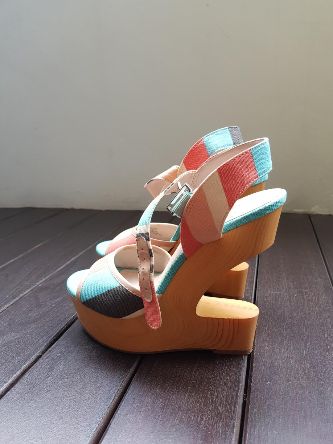 Pre-loved BCBGeneration (Category: Heels) located in Singapore. Submitted by misajna (Listing ID 247584607, Image 2). Description: 5.5 inch.