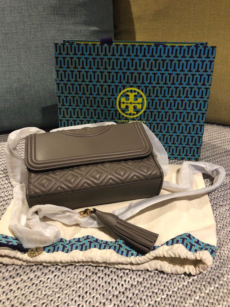 Tory Burch Fleming Small Convertible Shoulder Bag, Women's Fashion, Bags &  Wallets, Shoulder Bags on Carousell