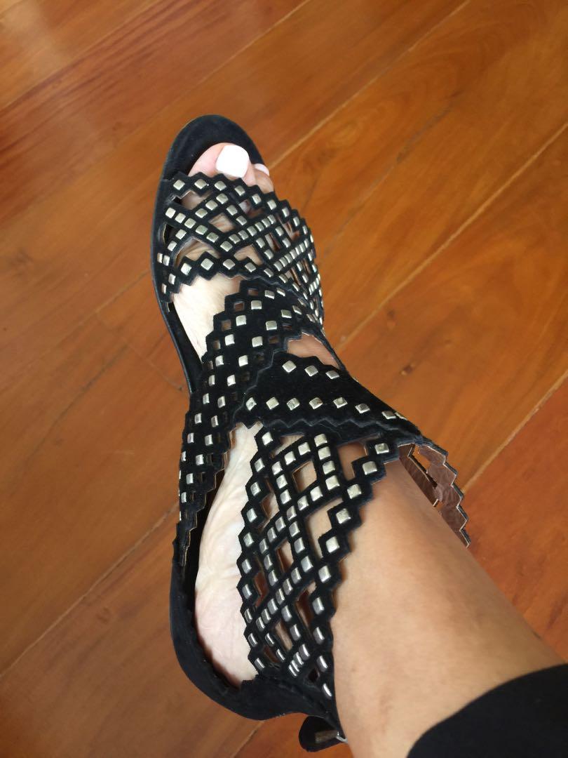 gucci gladiator sandals