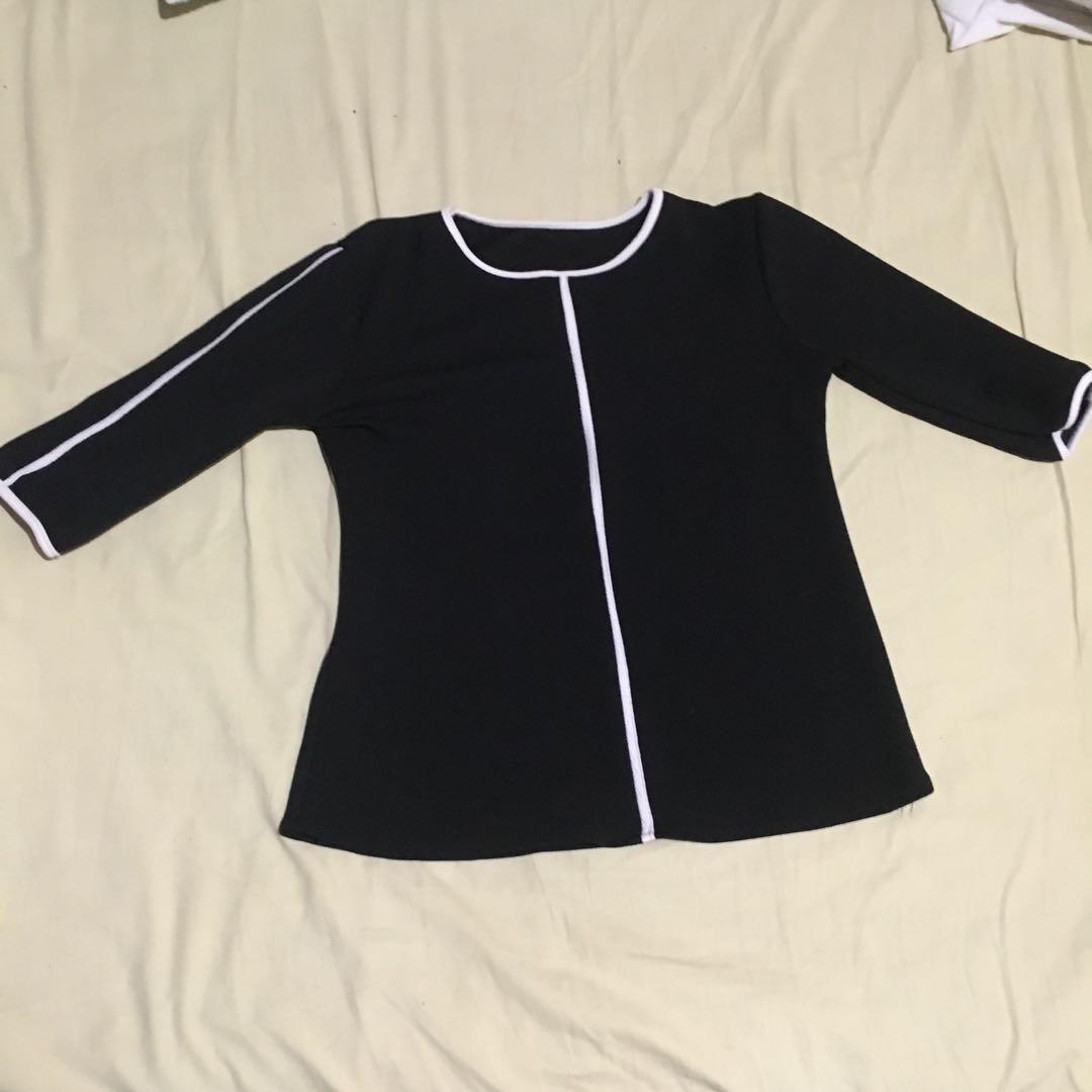 Black Office Top with white linings (Category: Traditional & Ethnic wear) located in Quezon City. Submitted by istepipay (Listing ID 247918188, Image 1). Description: Black office top with white lining Mej warm feeling so perfect for cold offices Used but not abused Mode of Payment: BDO BPI Gcash Shipping fee - depends on your preferred courier Meet ups: (no handling fee) Monday to Fridays 7:30am to 8:00am - Makati Medical 12:00nn to 1:00pm - Fir
