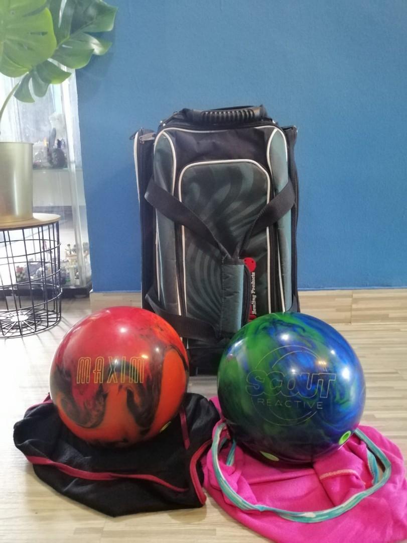 Bowling trolley bag and bowling balls 