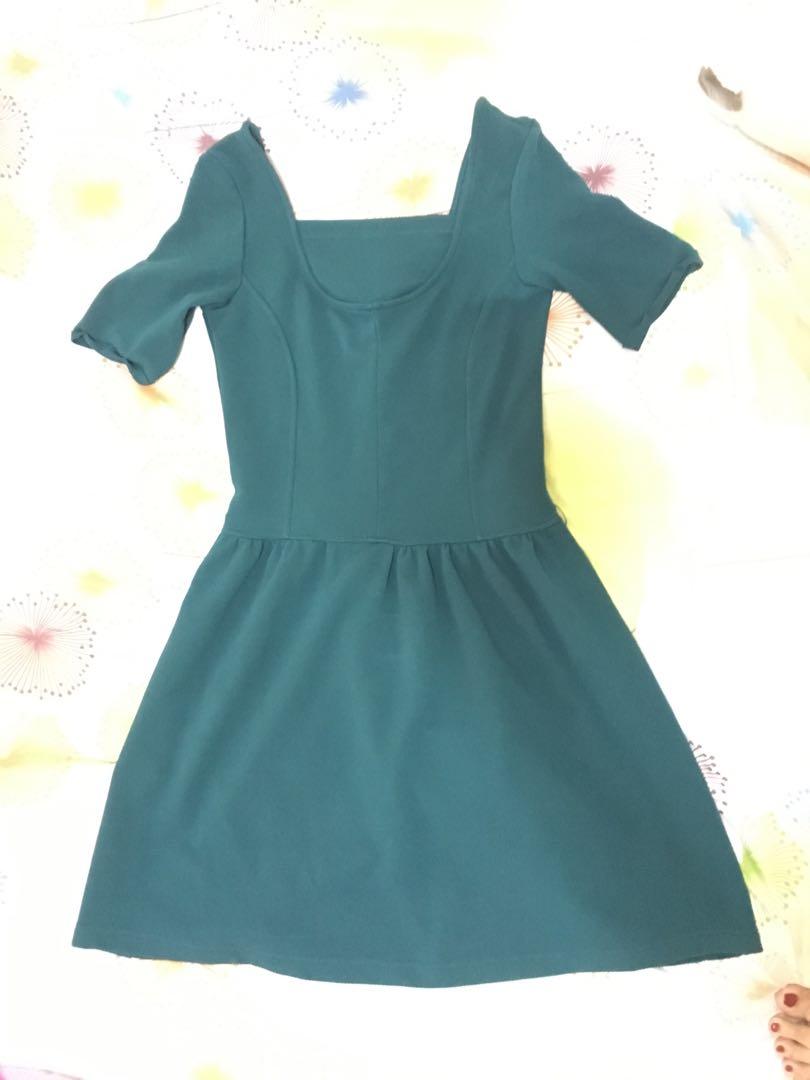 Casual Green Dress (Category: Dresses) located in Makati City. Submitted by sam_265 (Listing ID 247789667, Image 1). Description: Bought this thru a friend pero di ko bet di ko pa to nasusuot. In good condition pa. Mukang brand new pa to. .