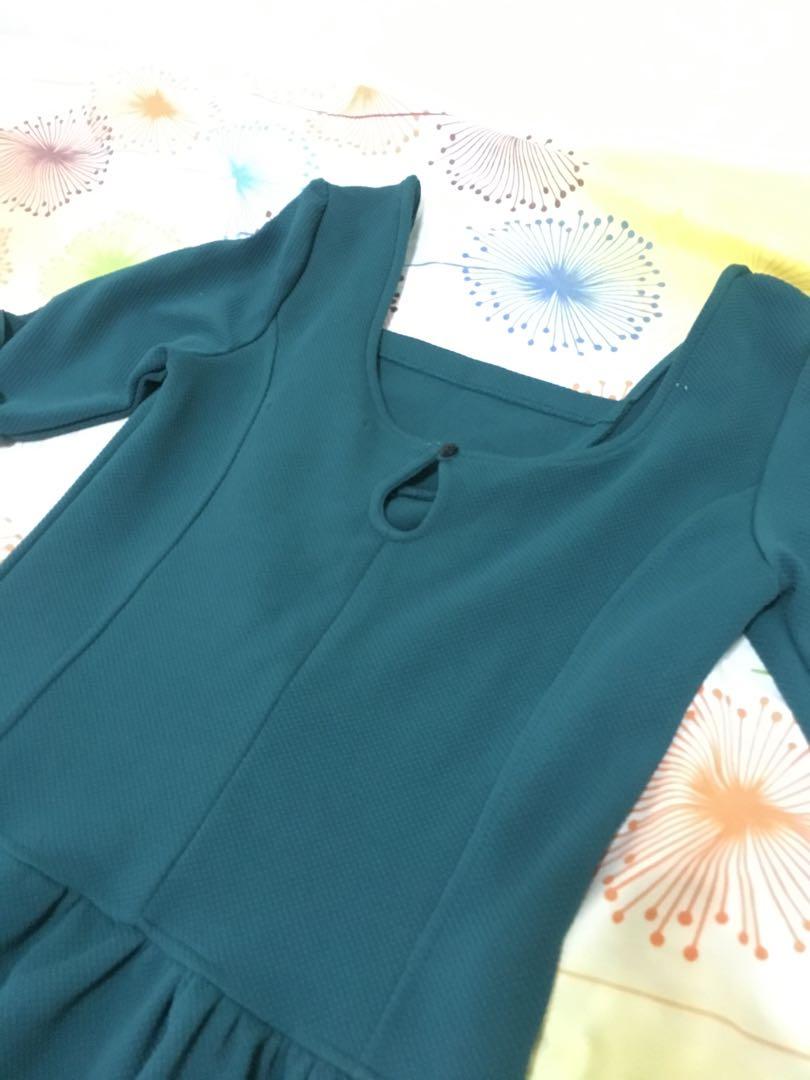 Casual Green Dress (Category: Dresses) located in Makati City. Submitted by sam_265 (Listing ID 247789667, Image 3). Description: Bought this thru a friend pero di ko bet di ko pa to nasusuot. In good condition pa. Mukang brand new pa to. .