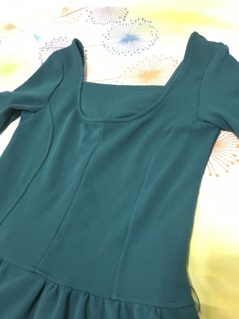 Casual Green Dress (Category: Dresses) located in Makati City. Submitted by sam_265 (Listing ID 247789667, Image 2). Description: Bought this thru a friend pero di ko bet di ko pa to nasusuot. In good condition pa. Mukang brand new pa to. .