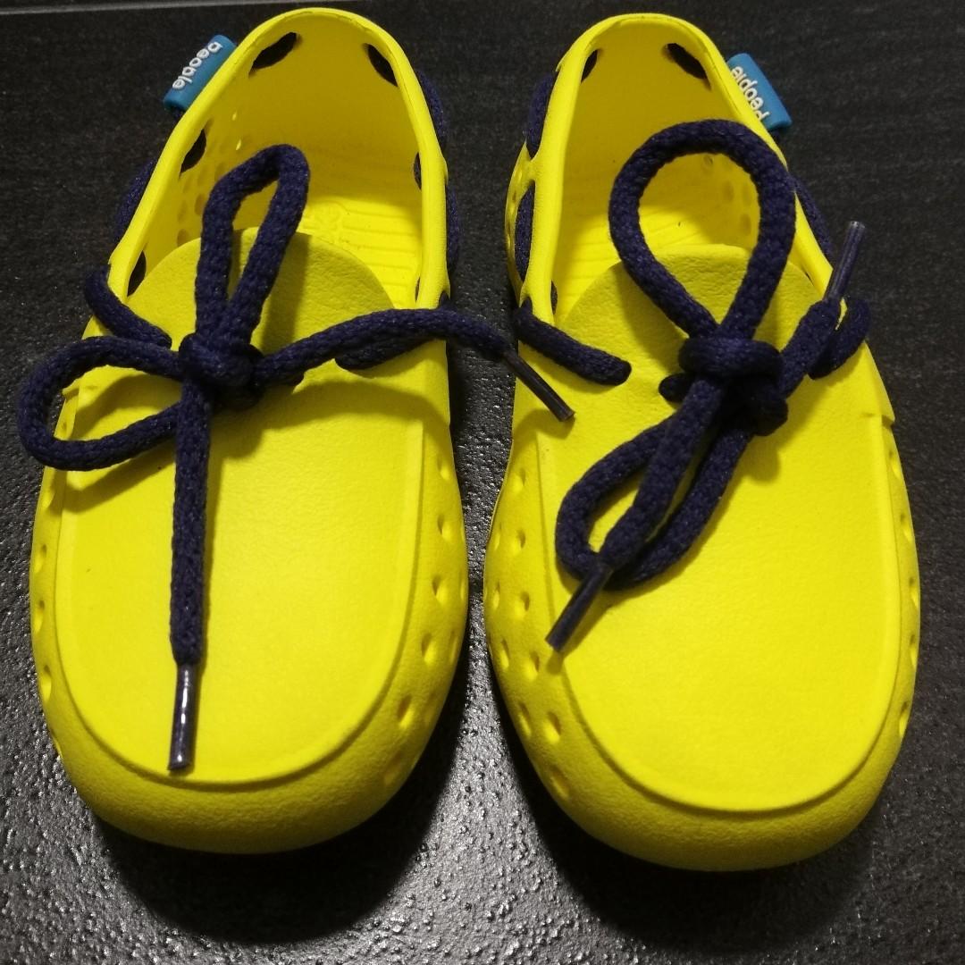 yellow nike toddler shoes