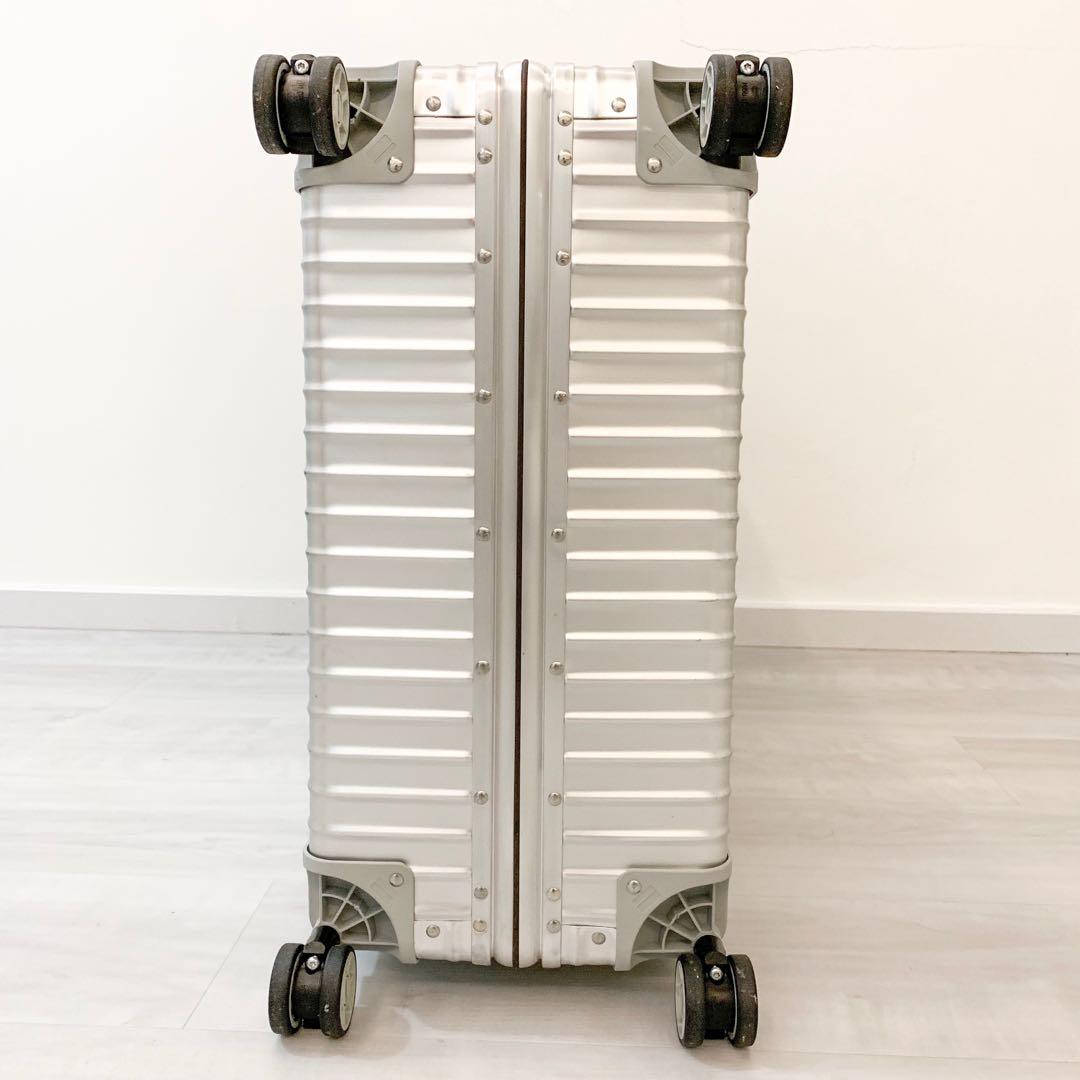 ImportedSnack - #RIMOWA Classic Flight Material: Aluminium