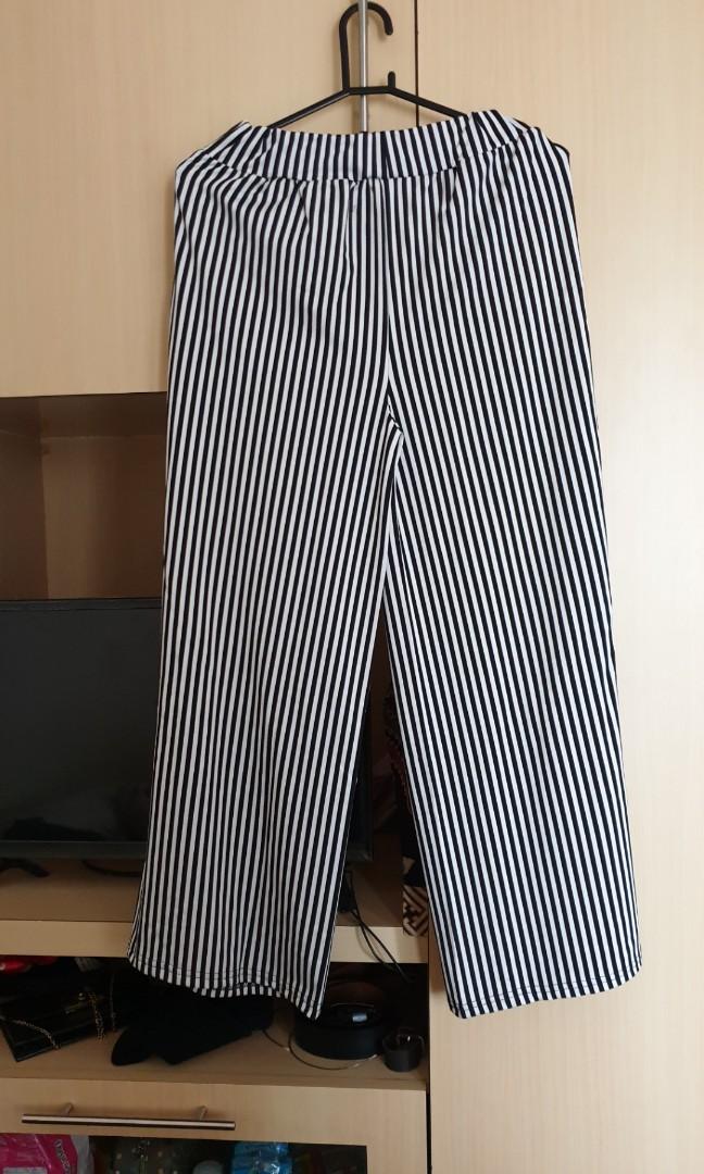 Celana Kulot Garis Garis Hitam Putih Fesyen Wanita Pakaian Wanita Bawahan Di Carousell