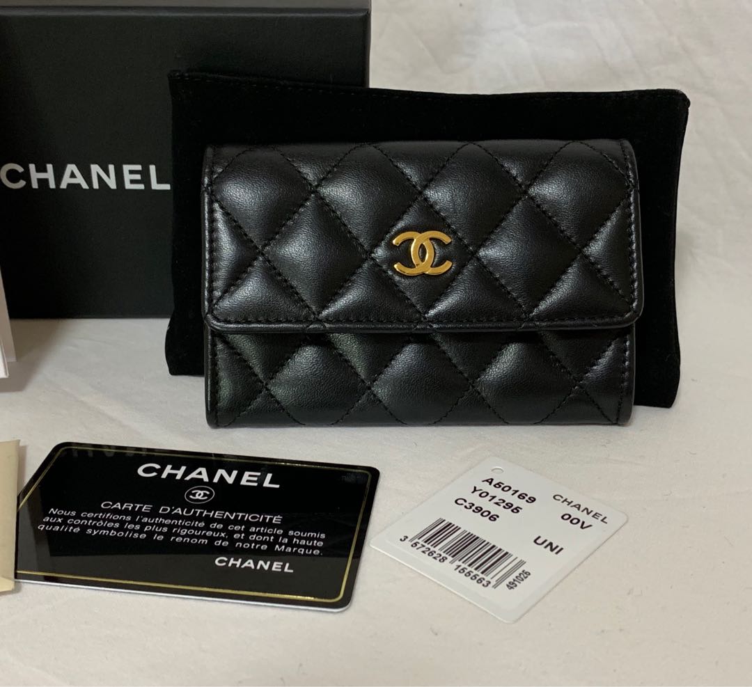 CHANEL Classic Flap Card Holder *Almost NEW*, Luxury, Bags & Wallets on  Carousell