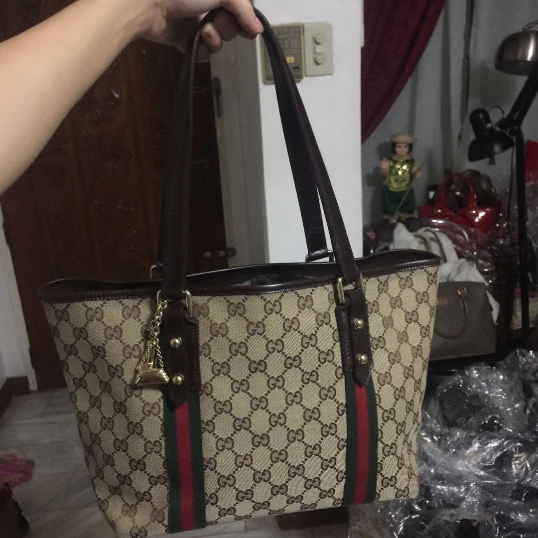 Gucci tote sherry line (Category: Luxury Bags & Wallets) located in Quezon City. Submitted by leatherco (Listing ID 248101026, Image 1). Description: Authentic Rank a Inclusion: dustbag Material: canvas.