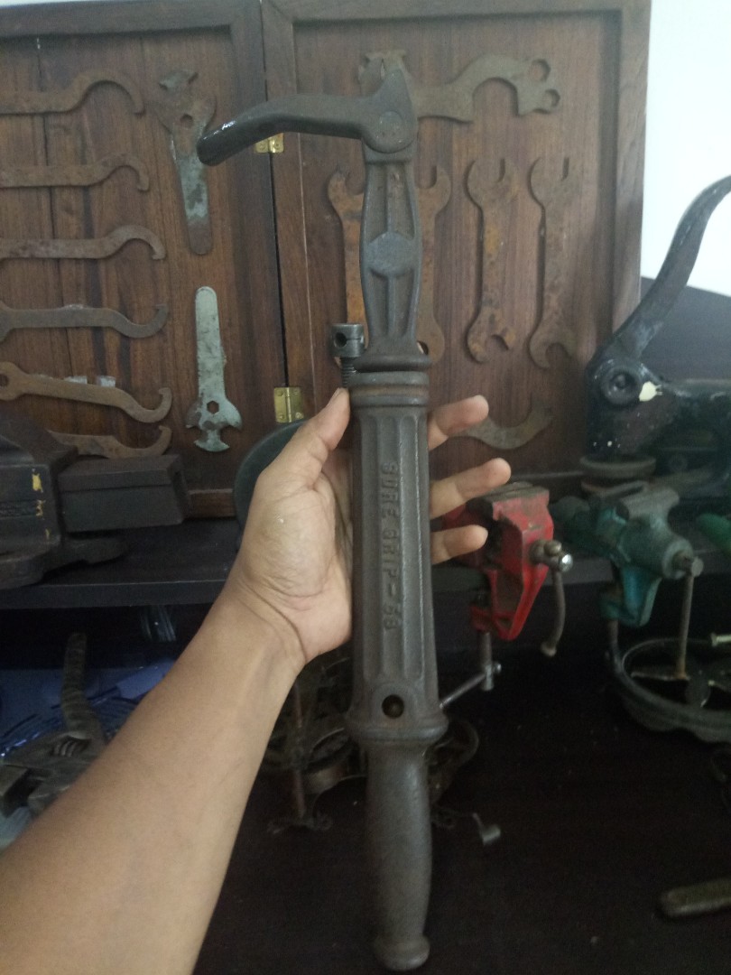 Old fashioned nail outlet puller