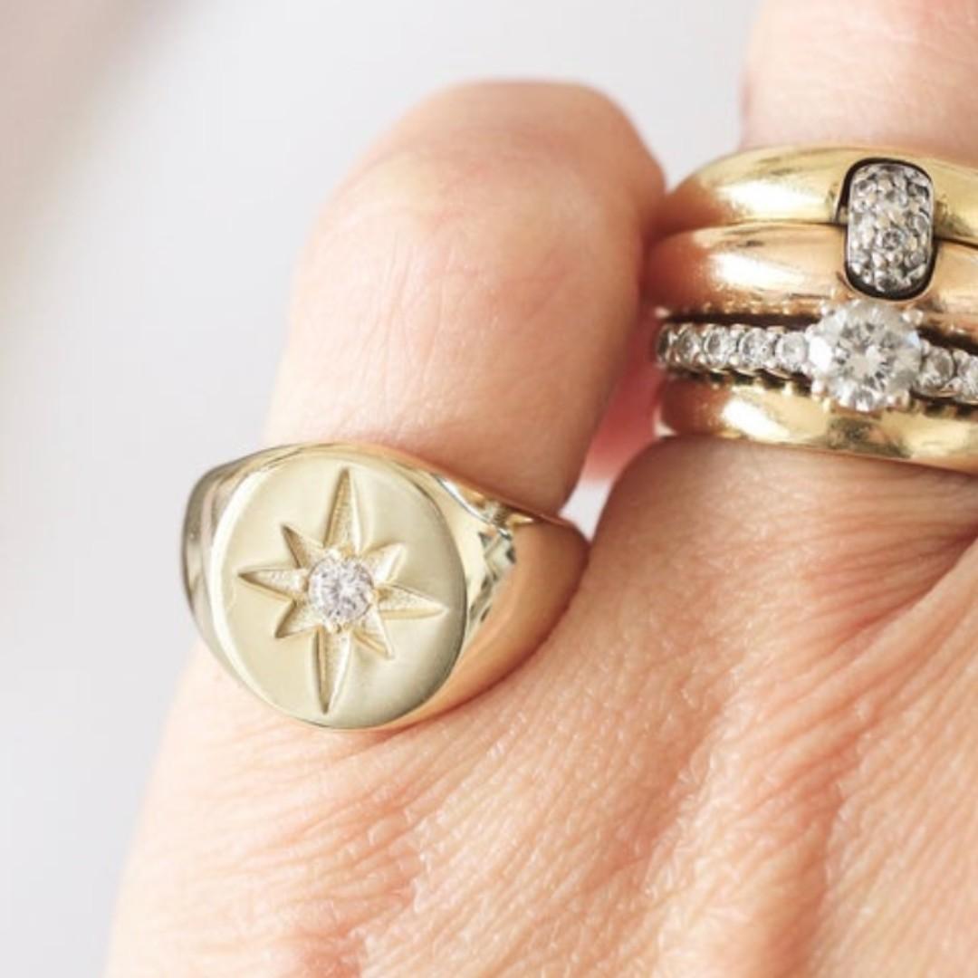 Mens 18k signet ring clearance