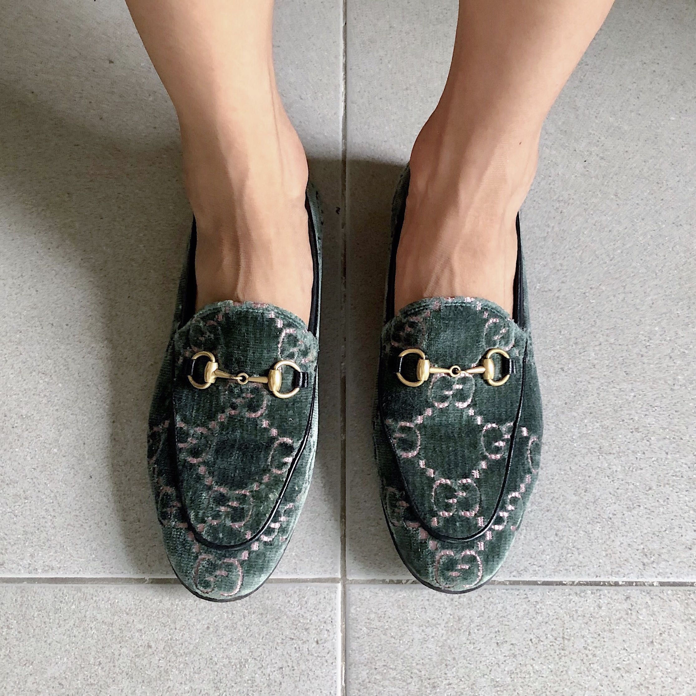 Gucci jordaan sales velvet loafer womens