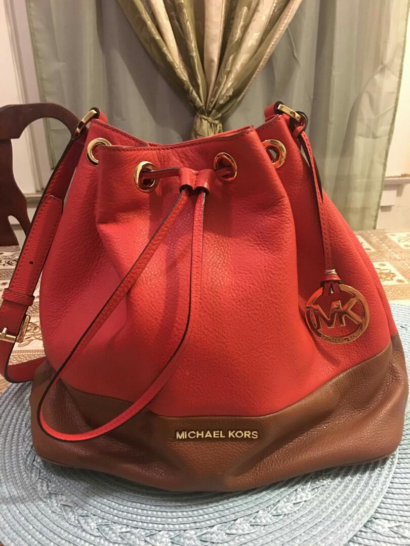 Michael Kors bucket bag (Category: Luxury Bags & Wallets) located in Iloilo. Submitted by afrel21 (Listing ID 248229131, Image 1). Description: .