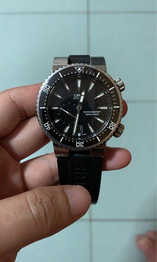 Oris titan store c small second