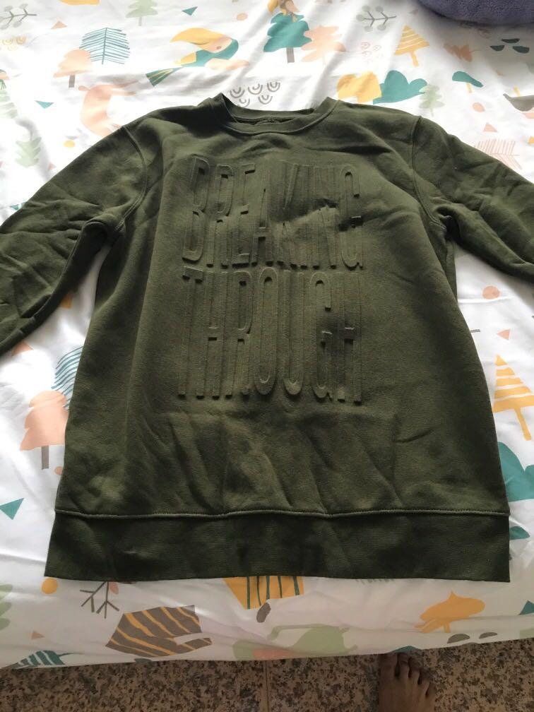 Pull&Bear pullovers (Category: Coats, Jackets and Outerwear) located in Singapore. Submitted by donnws (Listing ID 248267294, Image 1). Description: Brand new pullover not worn. .