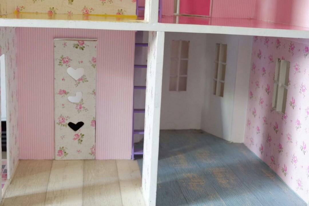 Rumah Barbie 3 Lantai Second Bagus Plus Wallpaper Toys Collectibles Mainan Di Carousell