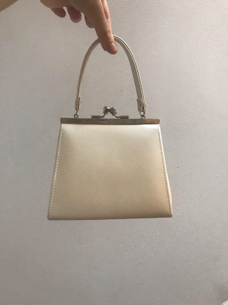 Tiny purse (Category: Accessories) located in Toronto. Submitted by eggrollslily (Listing ID 248176365, Image 1). Description: Super cute and small. .