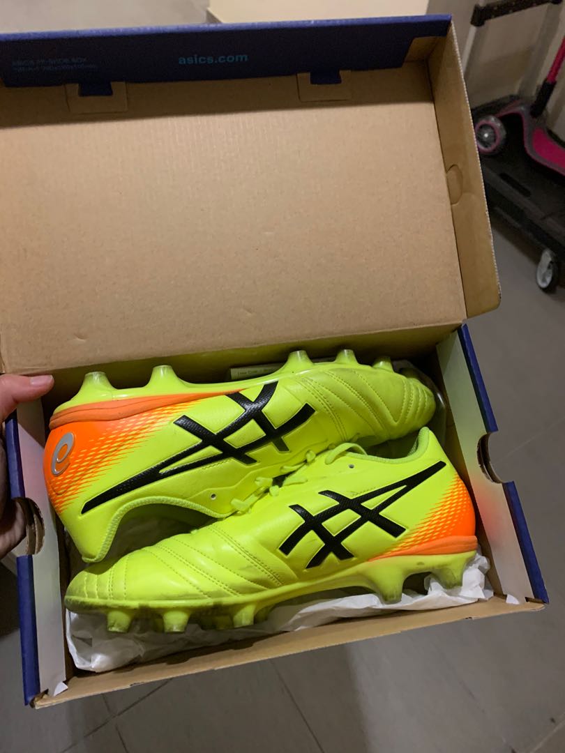 asics soccer